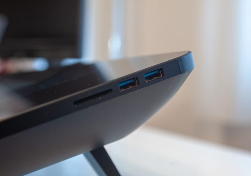 Cintiq Pro 24 input lato display